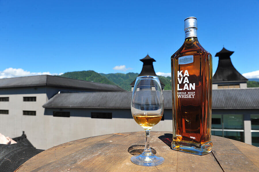 KAVALAN Single Malt Whisky Brennerei Areal Taiwan Destillerie Glass Classic